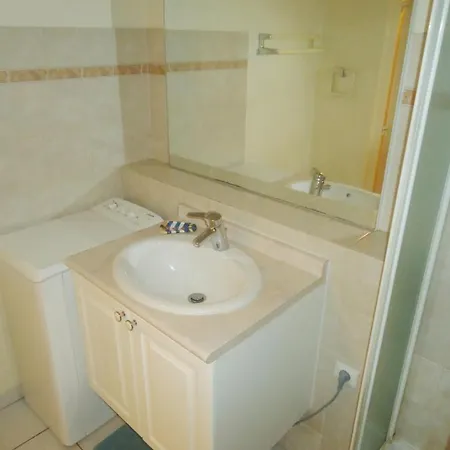 Apartment 2 Pieces Climatise, 300m Plages, Piscine *