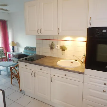 2 Pieces Climatise, 300m Plages, Piscine Apartment